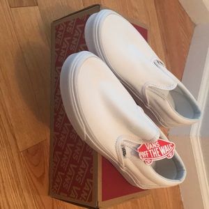 Vans slide on’s classic white